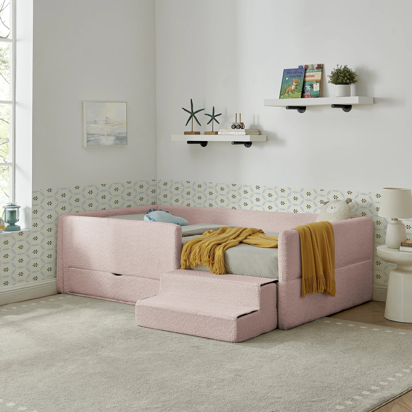 Stylishtoddlerbedwithsoftupholstery_protectiveguardrails_andwarmdecorativeelements.Idealforsafeandcomfortablesleepenvironments.